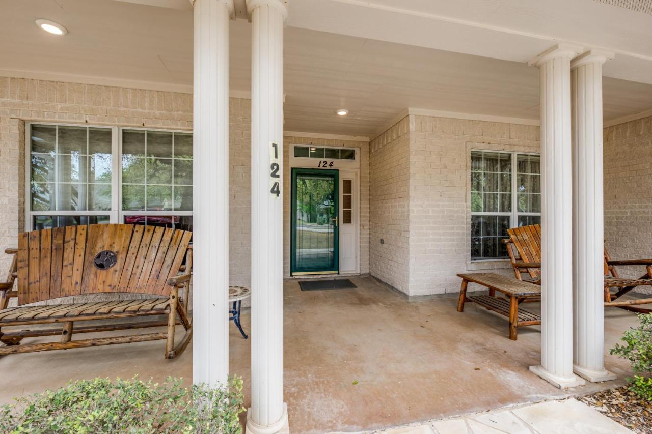 Spacious 5 Bdrm Home Mins To Wineries With Private Pool And Hot Tub! Johnson City Luaran gambar