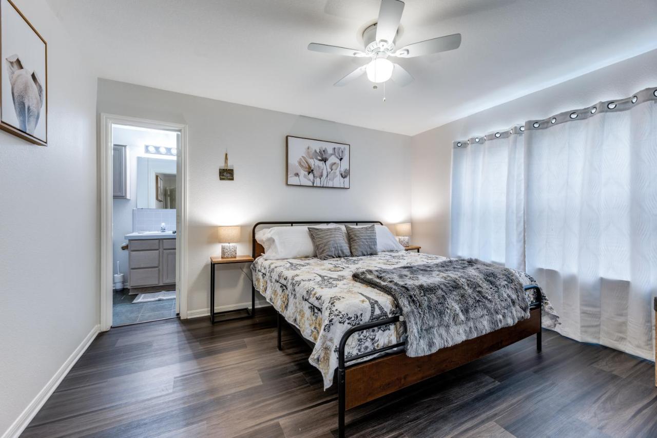Spacious 5 Bdrm Home Mins To Wineries With Private Pool And Hot Tub! Johnson City Luaran gambar
