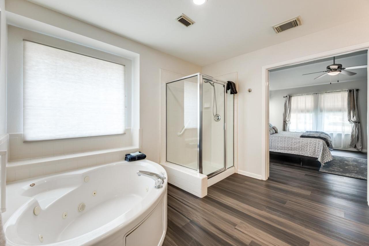 Spacious 5 Bdrm Home Mins To Wineries With Private Pool And Hot Tub! Johnson City Luaran gambar