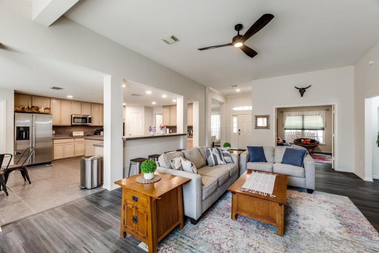 Spacious 5 Bdrm Home Mins To Wineries With Private Pool And Hot Tub! Johnson City Luaran gambar