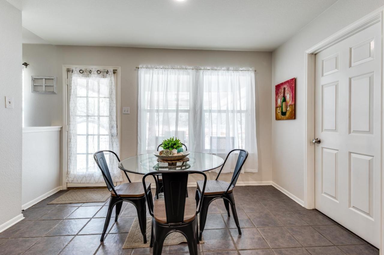 Spacious 5 Bdrm Home Mins To Wineries With Private Pool And Hot Tub! Johnson City Luaran gambar
