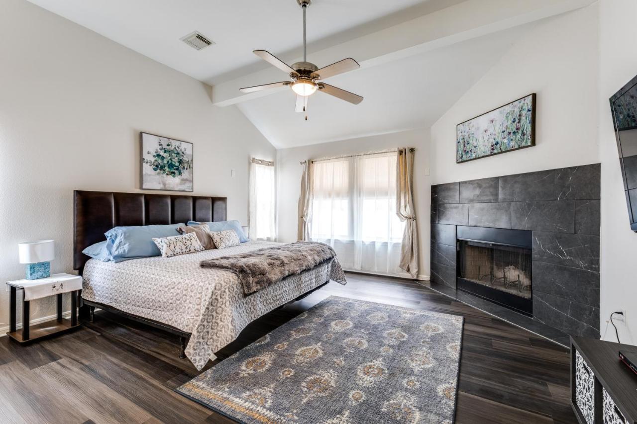 Spacious 5 Bdrm Home Mins To Wineries With Private Pool And Hot Tub! Johnson City Luaran gambar