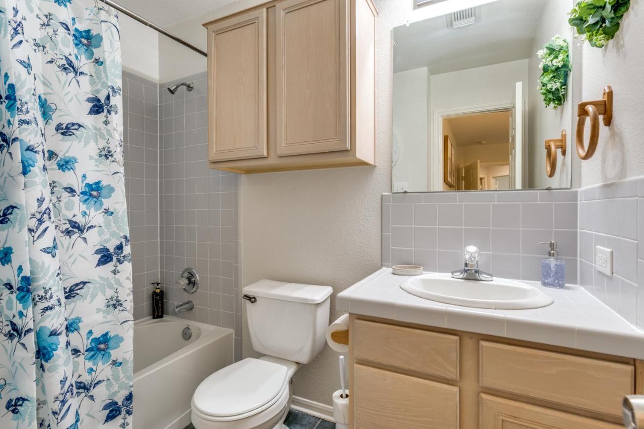 Spacious 5 Bdrm Home Mins To Wineries With Private Pool And Hot Tub! Johnson City Luaran gambar