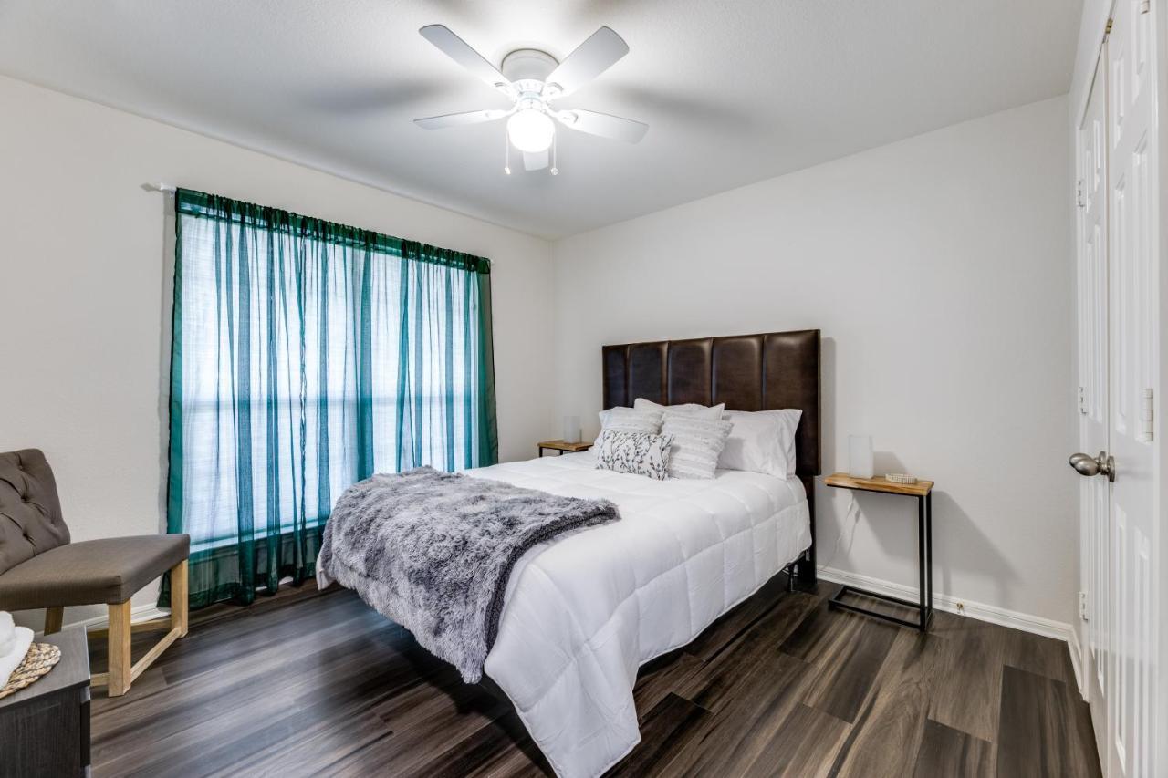 Spacious 5 Bdrm Home Mins To Wineries With Private Pool And Hot Tub! Johnson City Luaran gambar