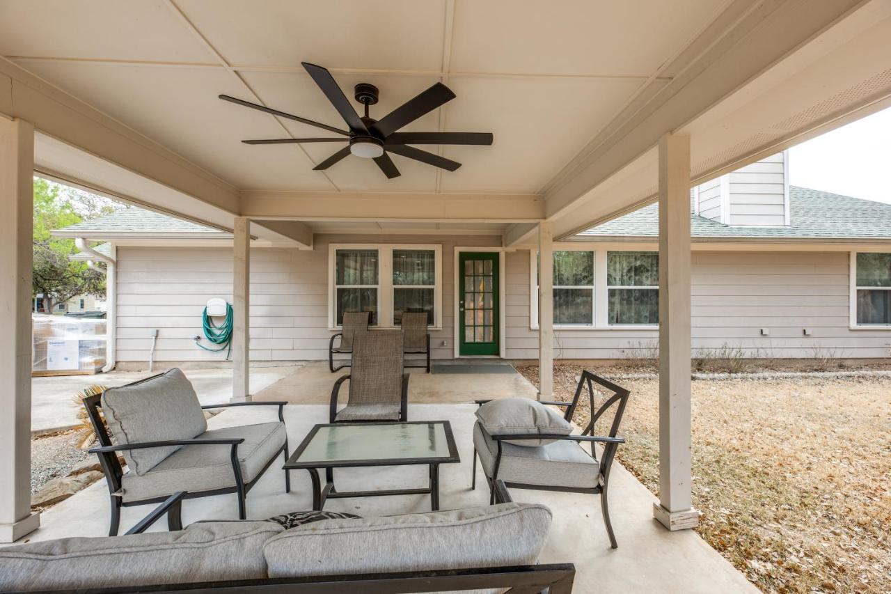 Spacious 5 Bdrm Home Mins To Wineries With Private Pool And Hot Tub! Johnson City Luaran gambar