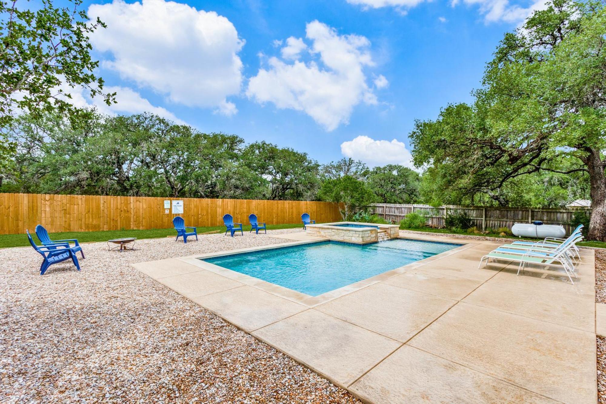 Spacious 5 Bdrm Home Mins To Wineries With Private Pool And Hot Tub! Johnson City Luaran gambar