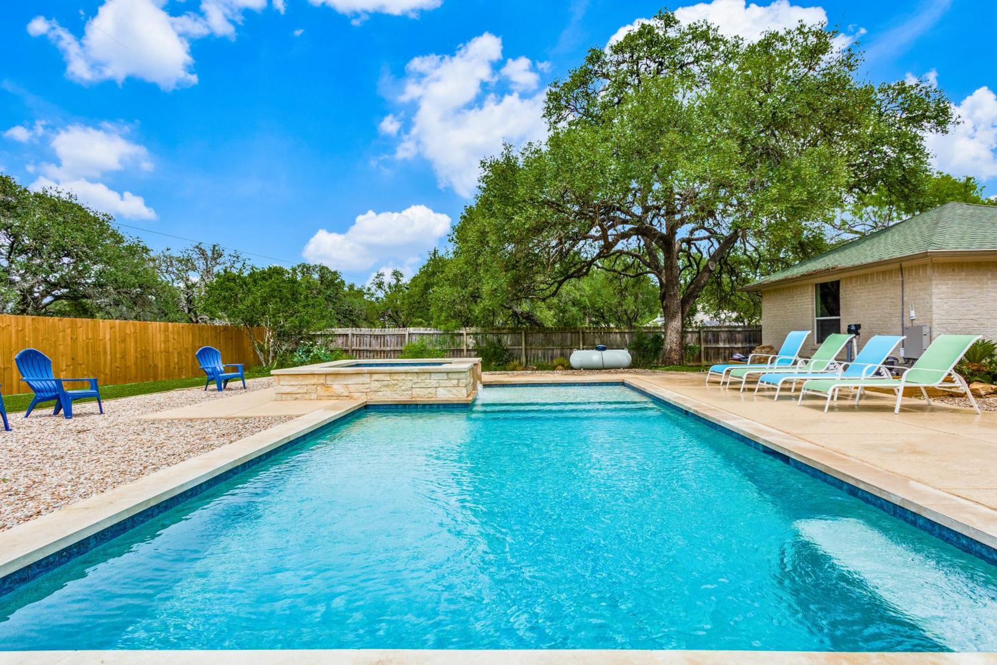 Spacious 5 Bdrm Home Mins To Wineries With Private Pool And Hot Tub! Johnson City Luaran gambar