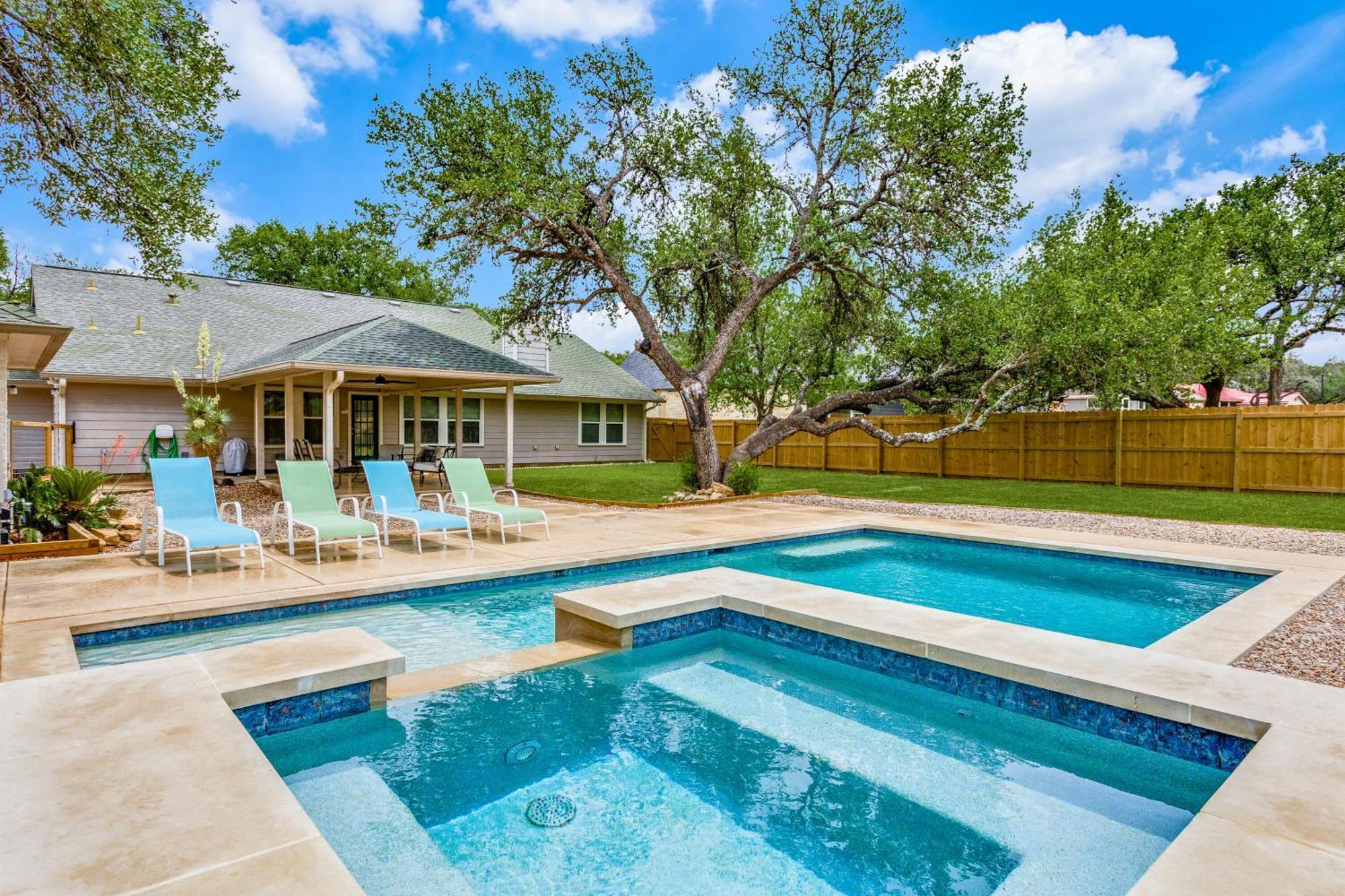 Spacious 5 Bdrm Home Mins To Wineries With Private Pool And Hot Tub! Johnson City Luaran gambar