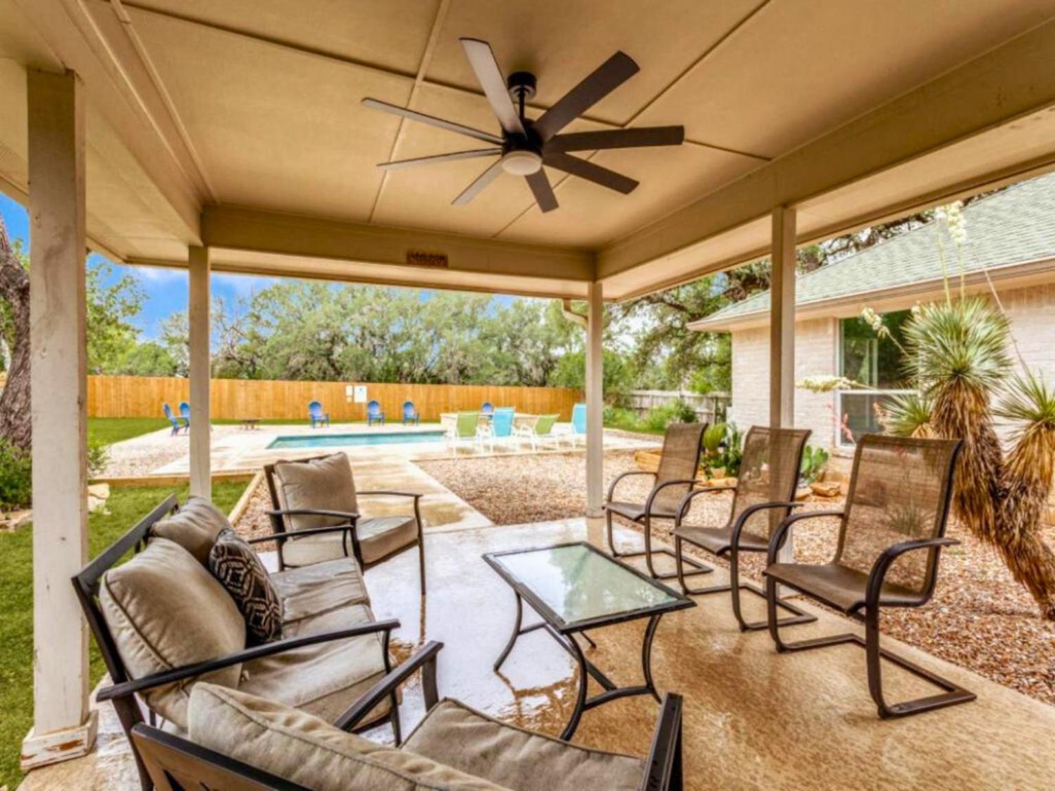 Spacious 5 Bdrm Home Mins To Wineries With Private Pool And Hot Tub! Johnson City Luaran gambar